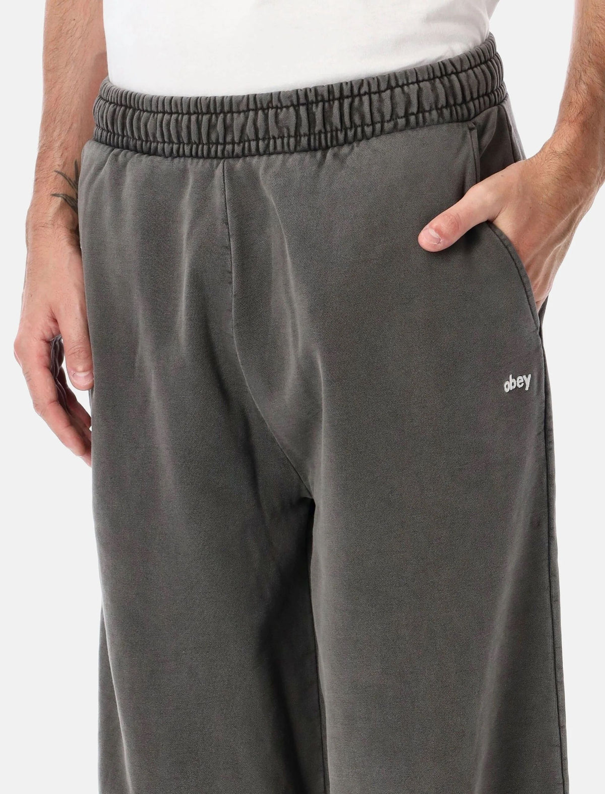 LOWERCASE PIGMENT STRAIGHT LEG