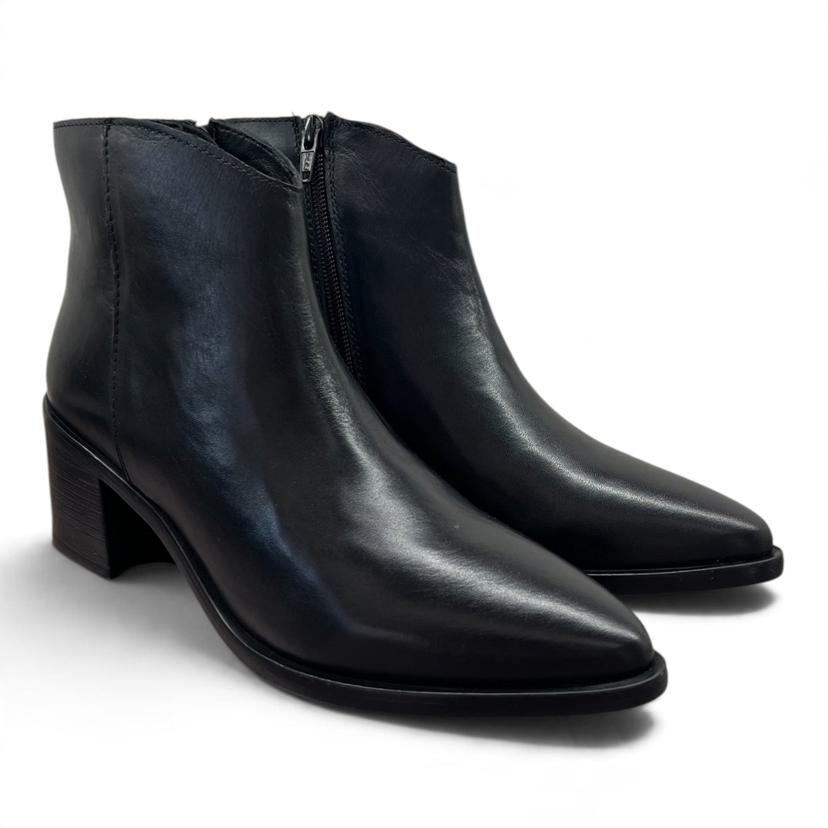 Stivaletto in pelle nera con tacco 6 cm
